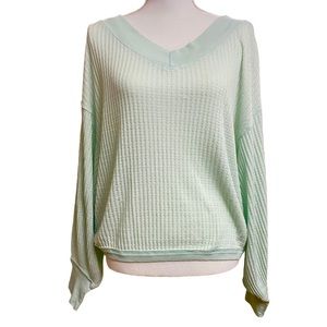 WE THE FREE OVERSIZED V Neck waffle like lightweight pullover.